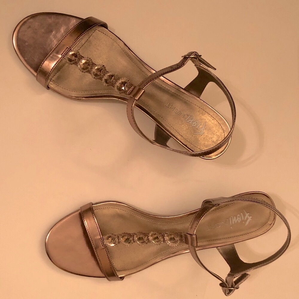 Fioni Night gold, strappy heels, 11M,  2 in